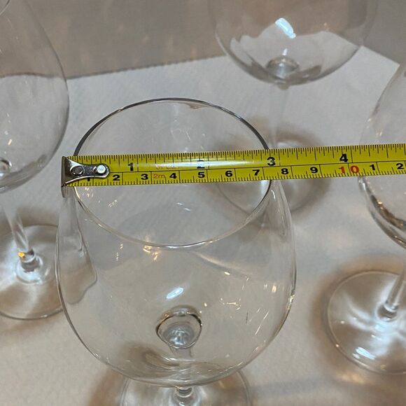 Pier 1 Elegant Swirl Clear Wine Glass Set (4) - Picture 9 of 11